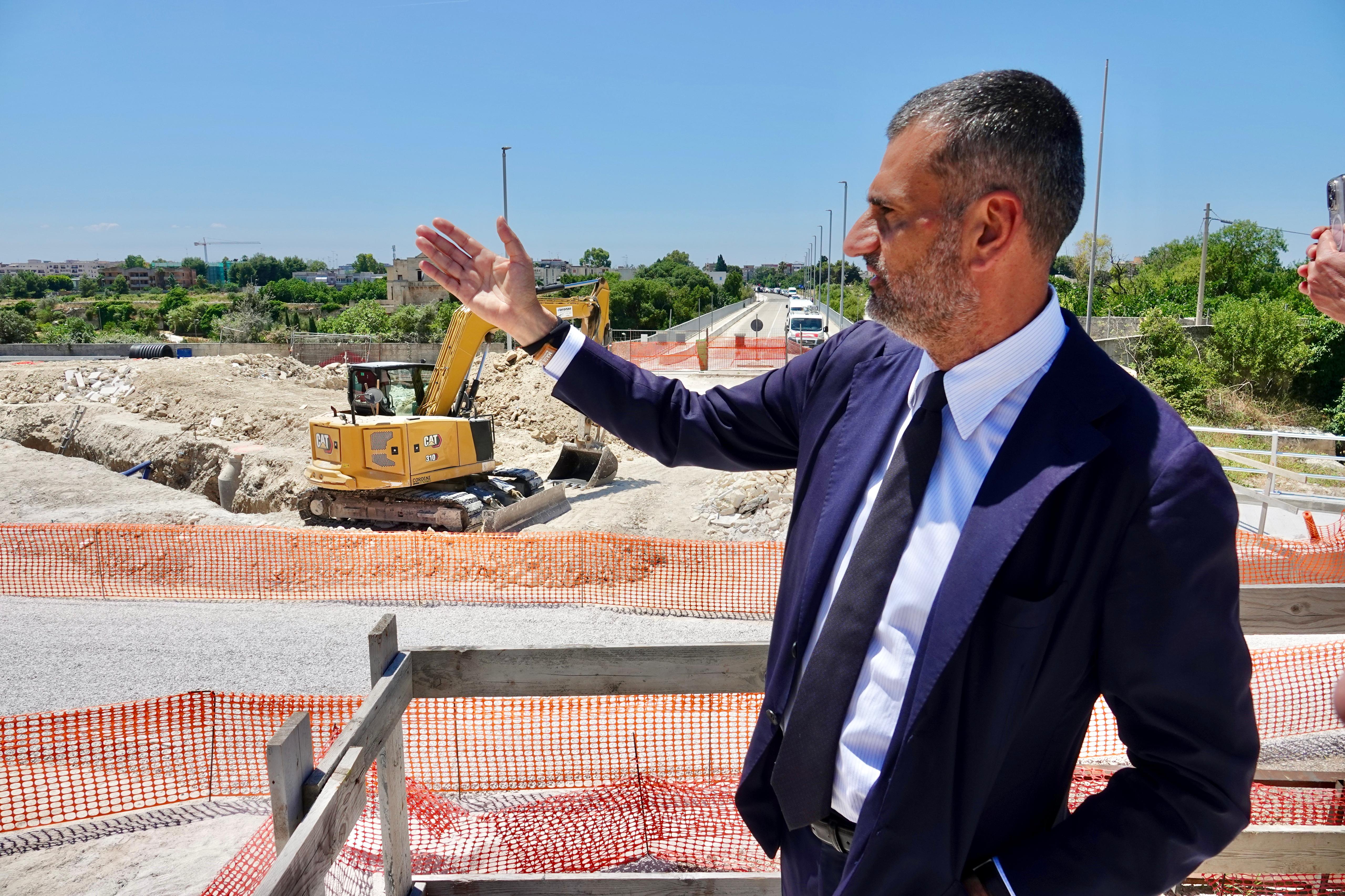 Galleria Mobilità, Decaro e Piemontese a Lecce per il sopralluogo al nuovo ingresso della stazione ferroviaria - Diapositiva 5 di 13